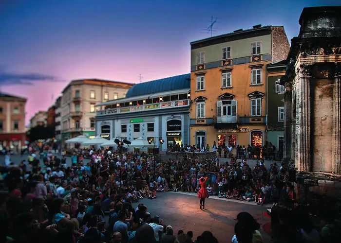 Lägenhet Cozy In Ližnjan